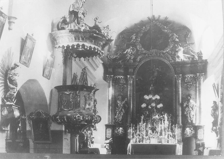 Hochaltar und Kanzel
